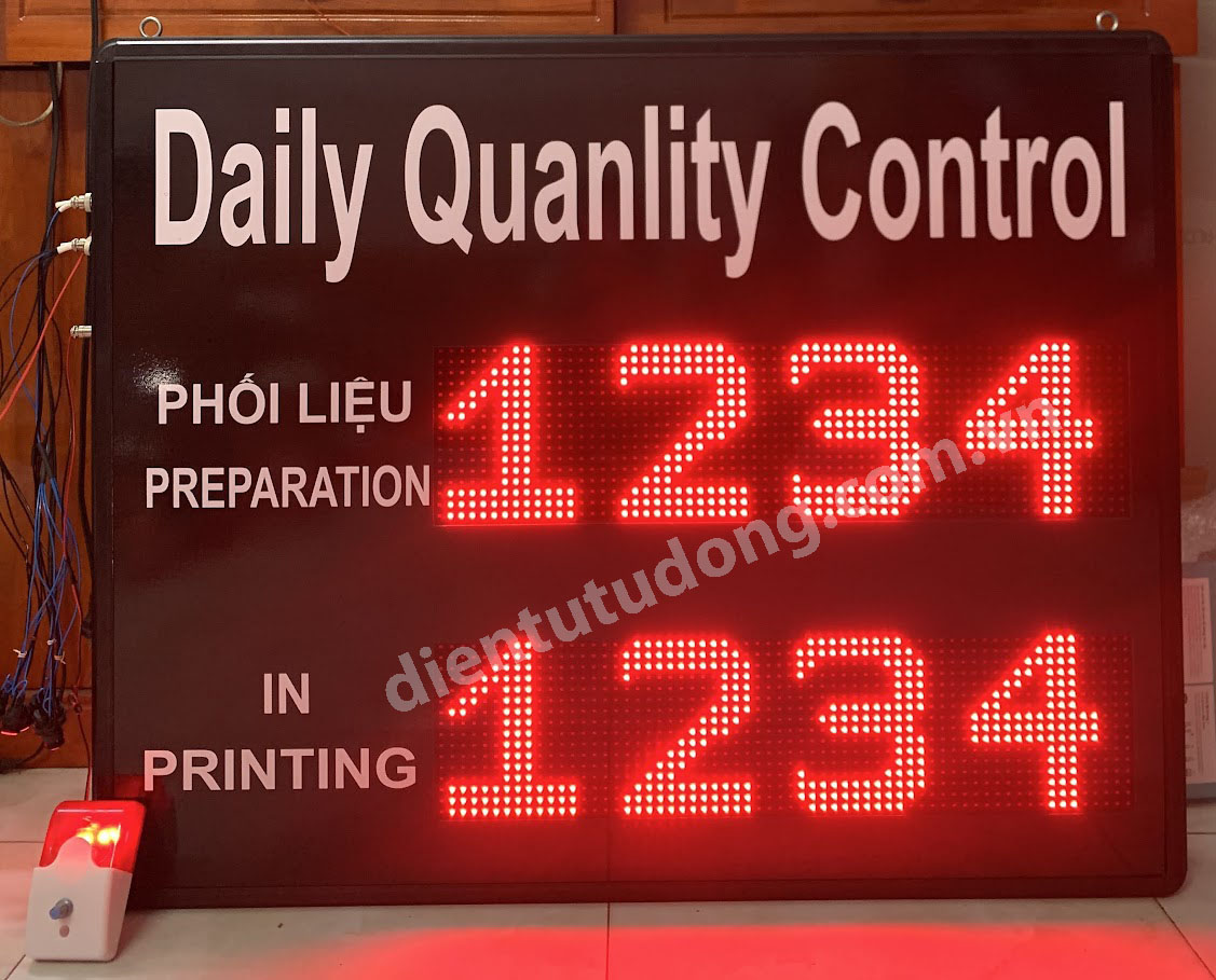 bảng LED kiểm soát chất lượng hằng ngày.
